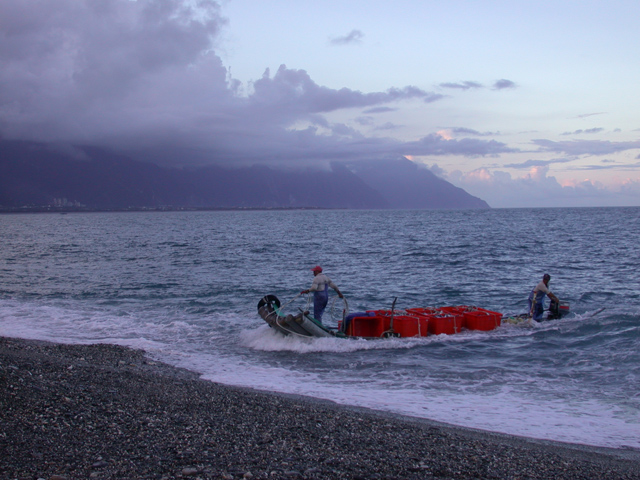 raft bring the fish ashore